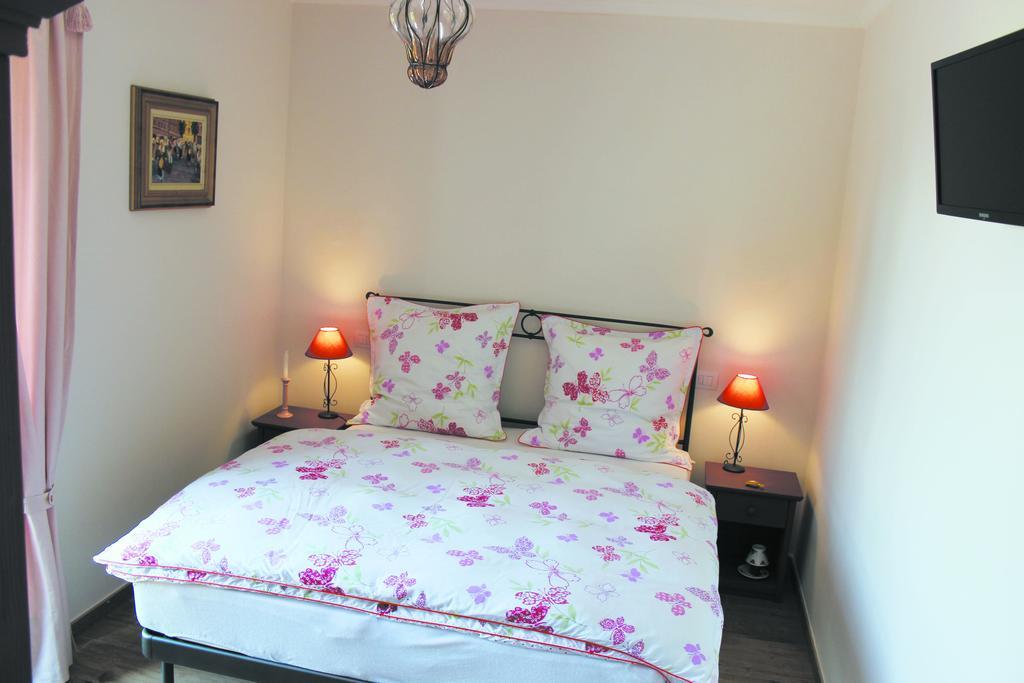 Alta Villa The Countryhouse Adults Only Boutique Bnb Vigliano d'Asti Bilik gambar