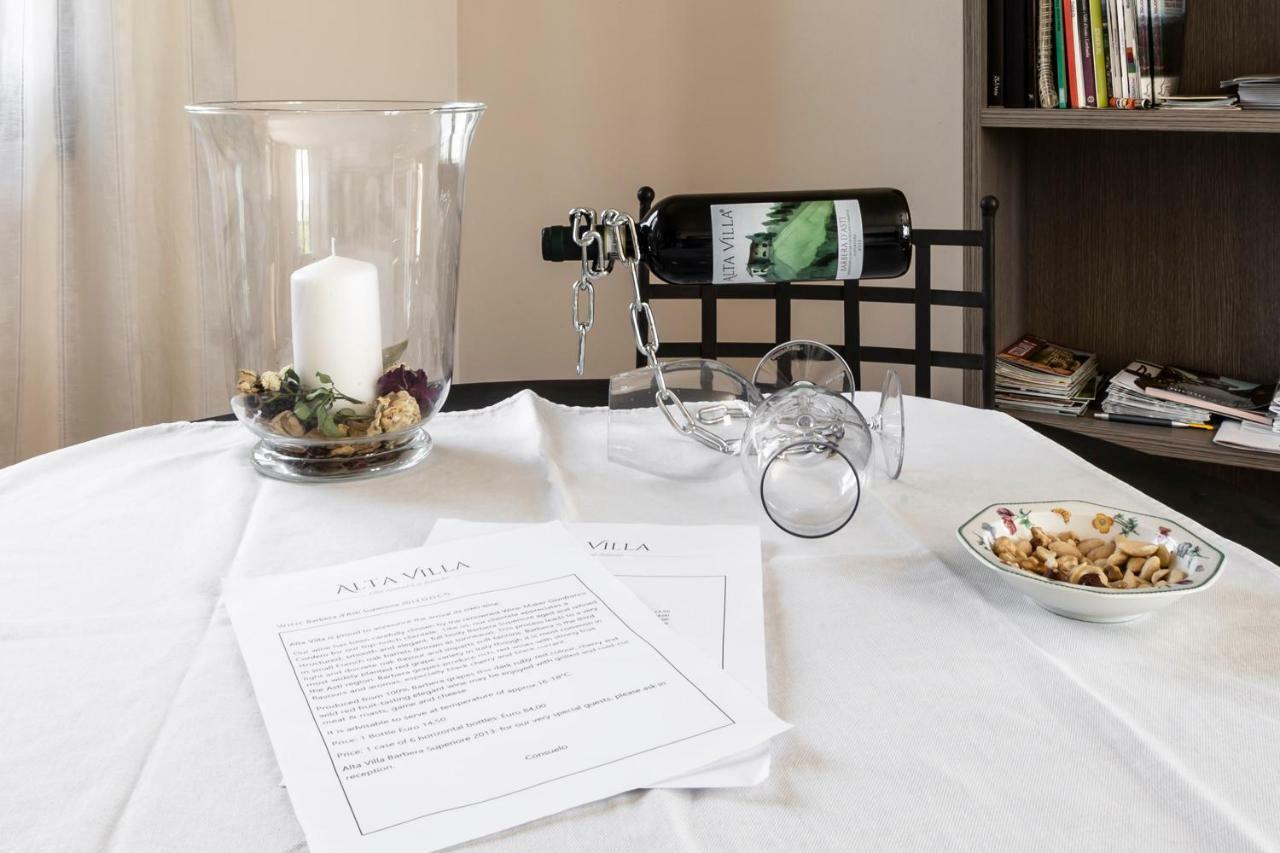 Alta Villa The Countryhouse Adults Only Boutique Bnb Vigliano d'Asti Luaran gambar