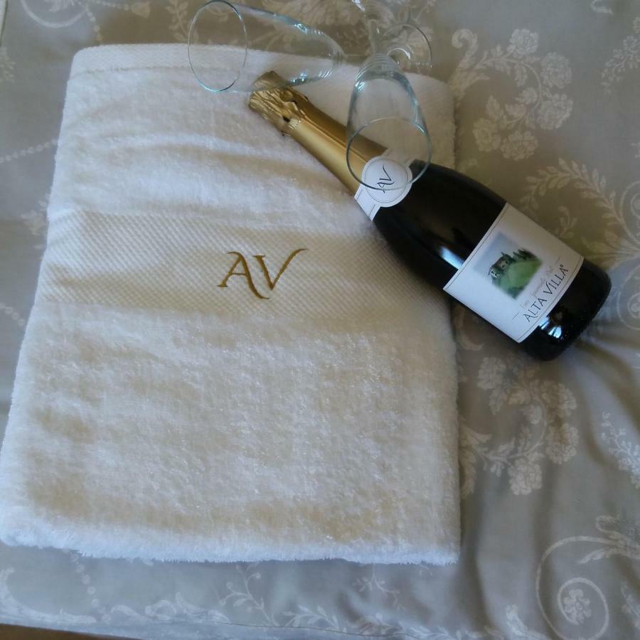 Alta Villa The Countryhouse Adults Only Boutique Bnb Vigliano d'Asti Luaran gambar