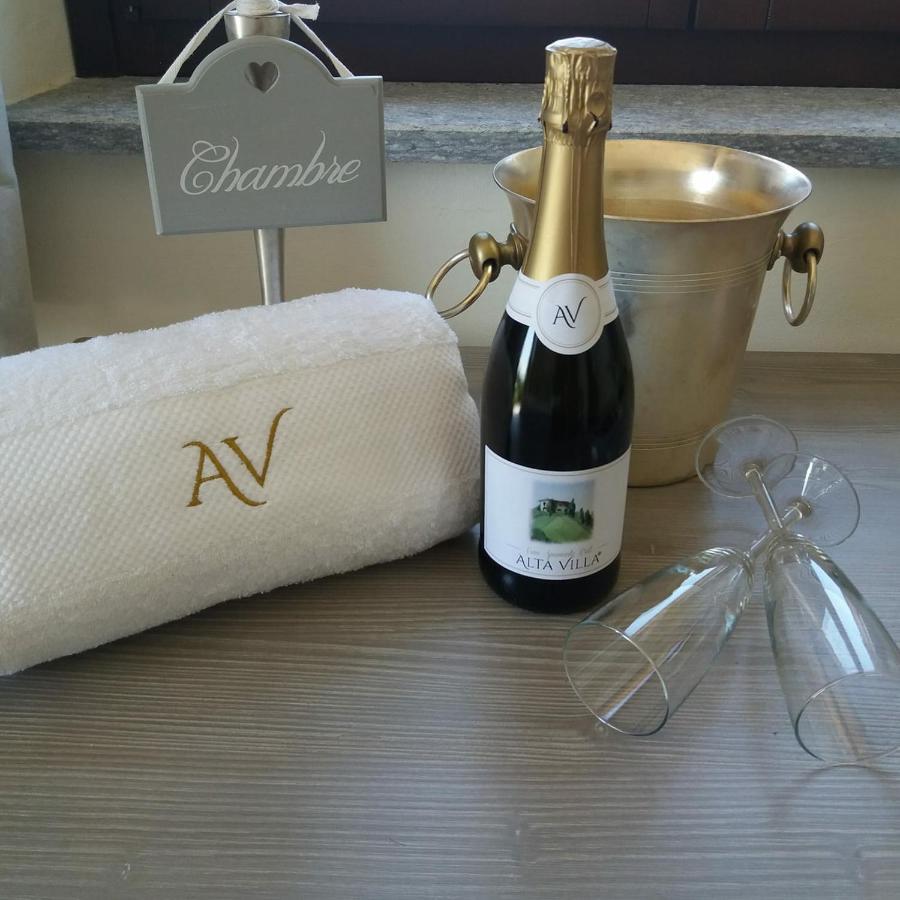 Alta Villa The Countryhouse Adults Only Boutique Bnb Vigliano d'Asti Luaran gambar